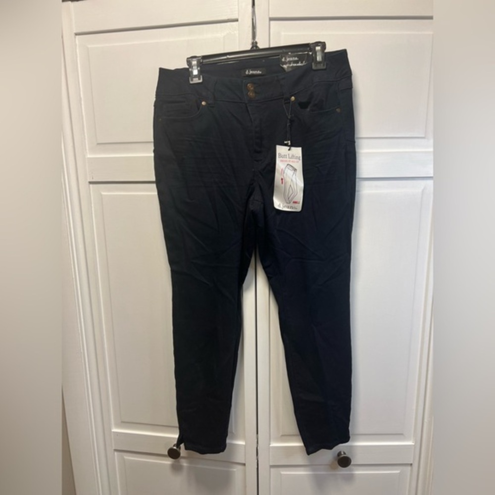 NWT d. jeans Modern Fit Butt Lifter Ankle Plus Pants Size Women’s 14W Color Blue